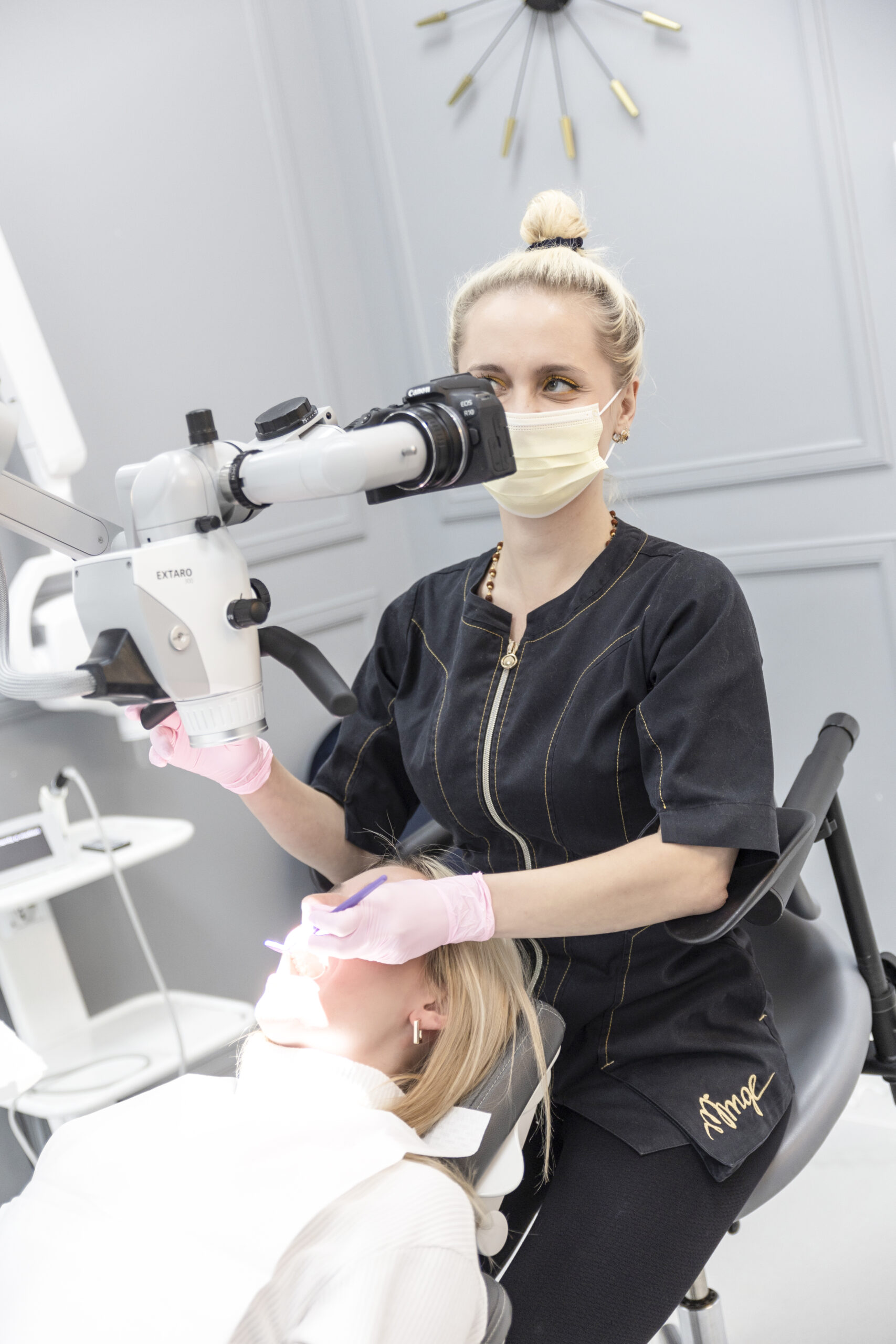 dentist Urszula Leończak with a patient