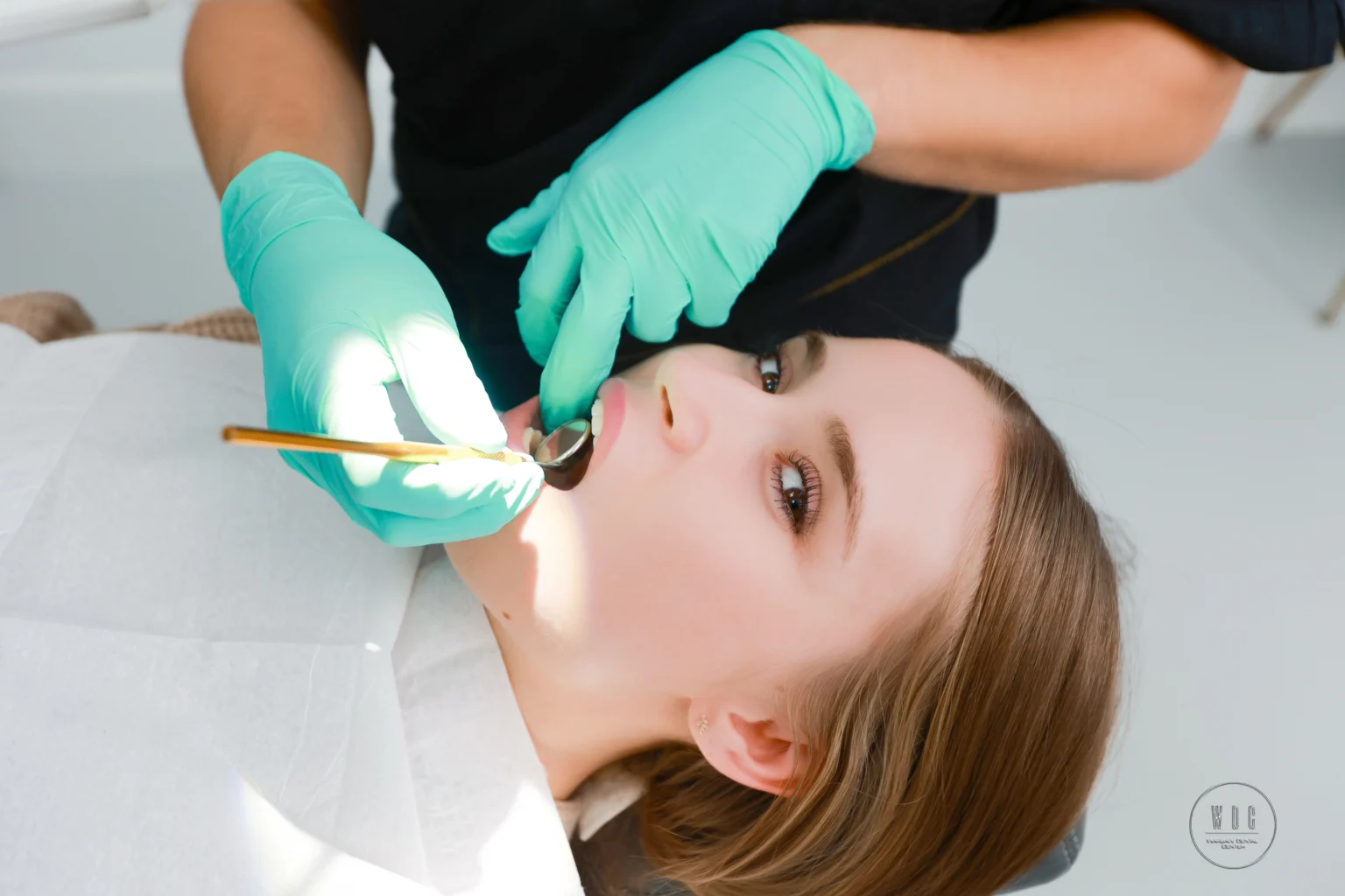 Pacjent w trakcie leczenia zębów