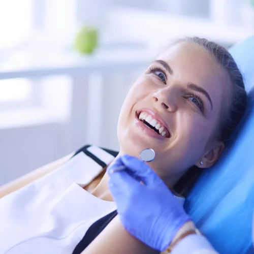 Polerowanie zębów – na czym polega i czy warto wykonać zabieg?