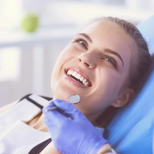Suchość w ustach to problem wielu z nas. A co na to nowoczesna stomatologia?